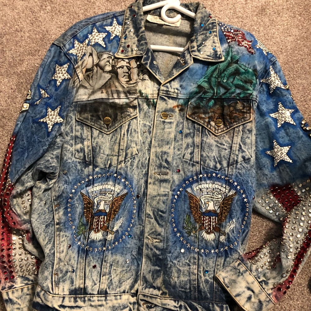 Tony Alamo of Nashville jackets 1 sm( US) 1 med NY